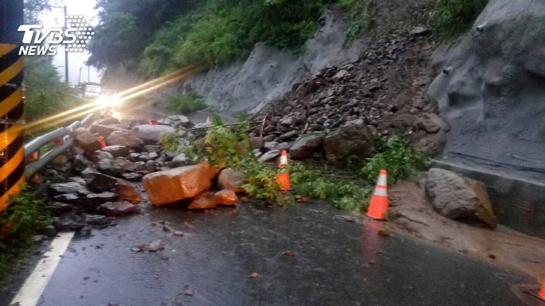 持續豪雨 高市河川暴漲山區落石