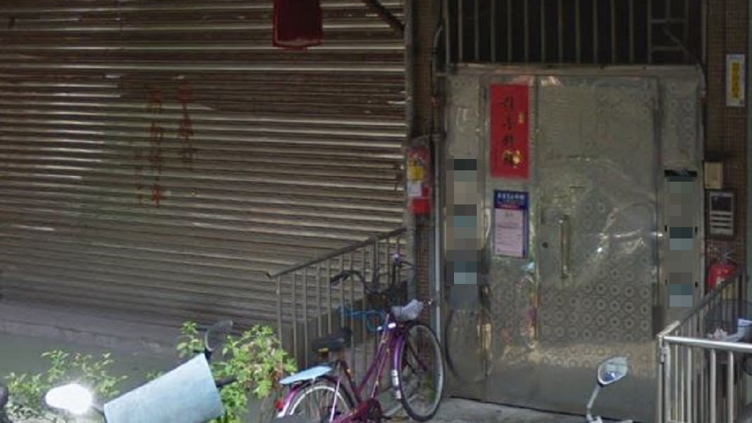 吵架後出走!夫隔天回家 驚見妻穿「紅衣褲」陽台上吊亡
