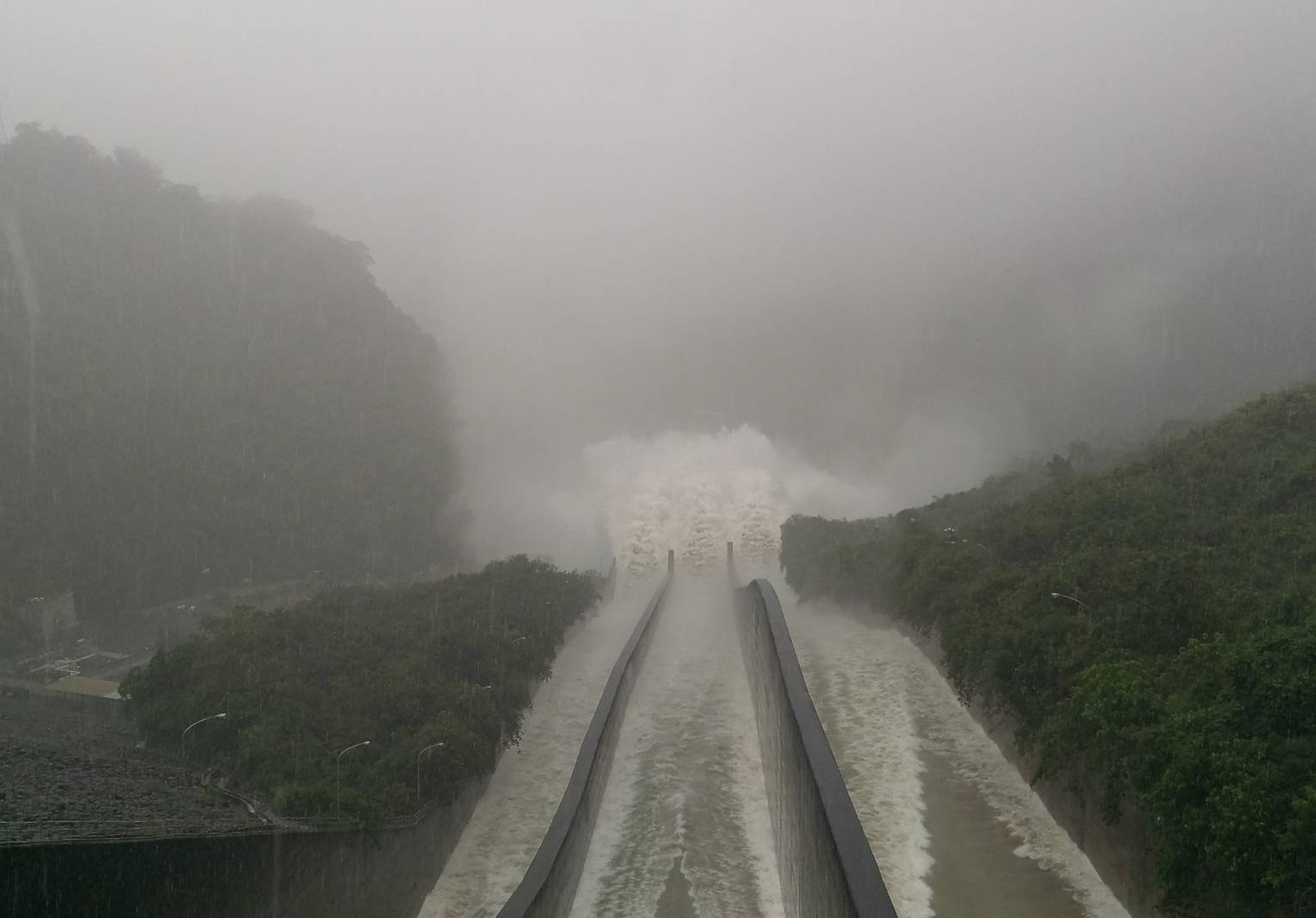 全台9水庫放水警戒 曾文水庫睽違近2年再次洩洪