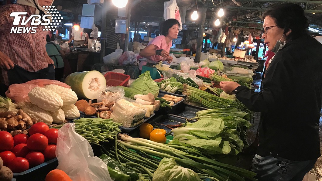 豪雨影響菜價飆漲! 空心菜翻倍一把賣40元
