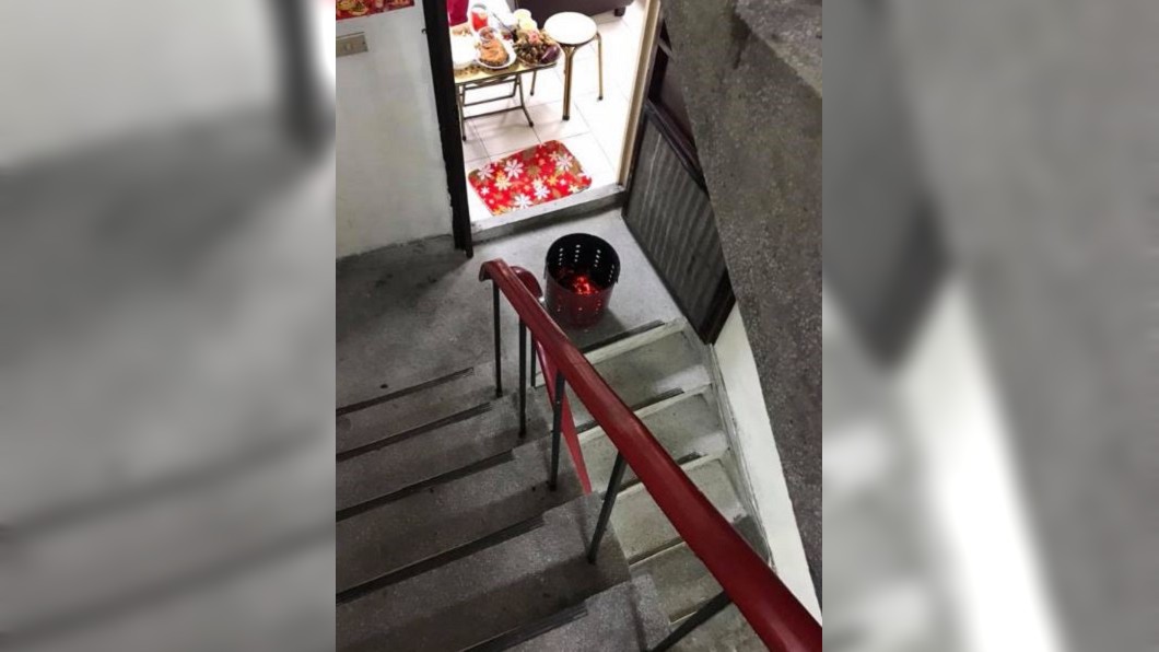 樓梯燒紙錢!「濃煙灌屋」她抓狂 鄰繼續燒:這環保金紙