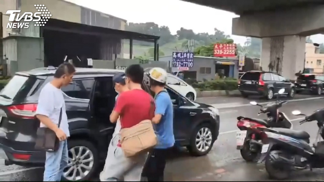 恐怖情人!留宿不成竟持刀刺前女友大伯