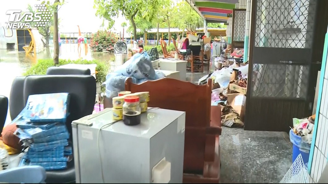 高雄中小學將開學 淹水校園加緊善後