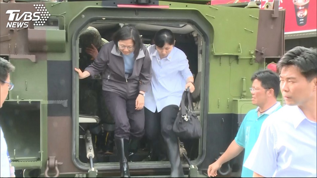 總統蔡英文都搭乘雲豹裝甲車勘災。(圖/TVBS資料照)