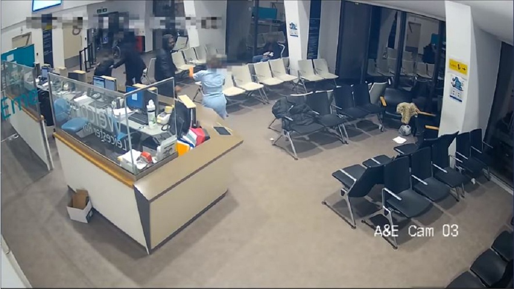 男持刀大鬧急診室　護理師肉身抵擋助病患脫困