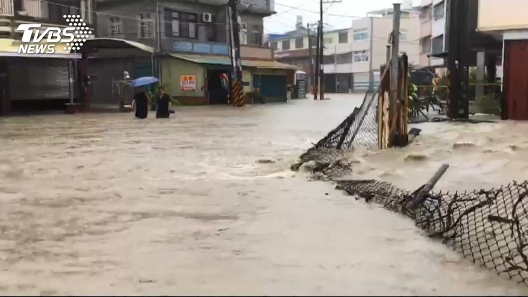 豪雨淹水災情慘重　南鯤鯓代天府國運籤神預測？