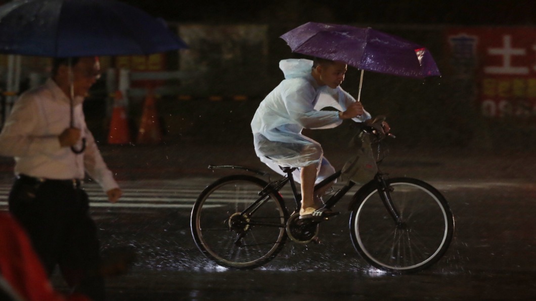 9縣市入大豪雨警戒 部分區域停班停課