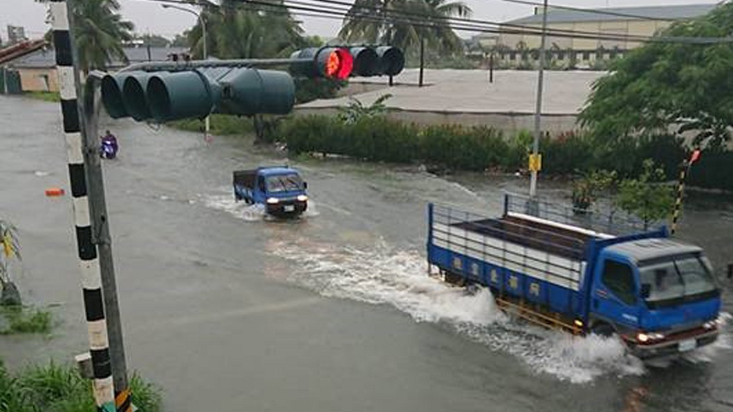 雨又急又大 屏東2天累積雨量逾4百毫米