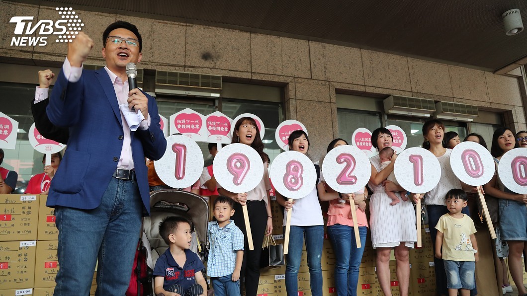 幸福盟控連署書遭拒收堆走廊 中選會:依序處理