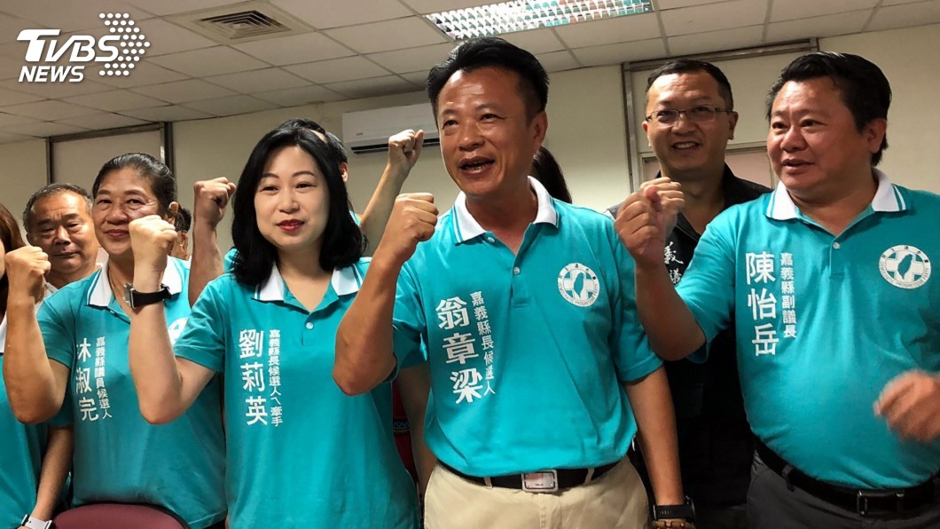 嘉義縣長登記　翁章梁、吳芳銘兄弟登山各自努力
