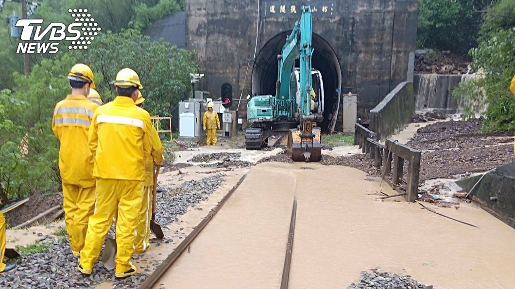 豪雨土石流 台鐵南迴線枋寮大武間停駛