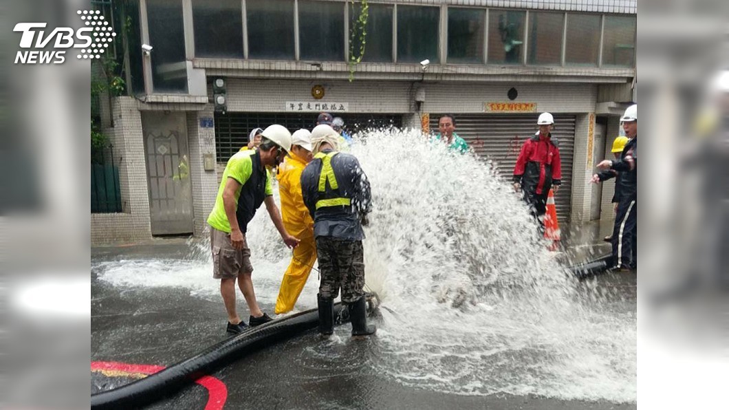 豪雨成災高市436戶停電 台電漏夜搶修凌晨復電