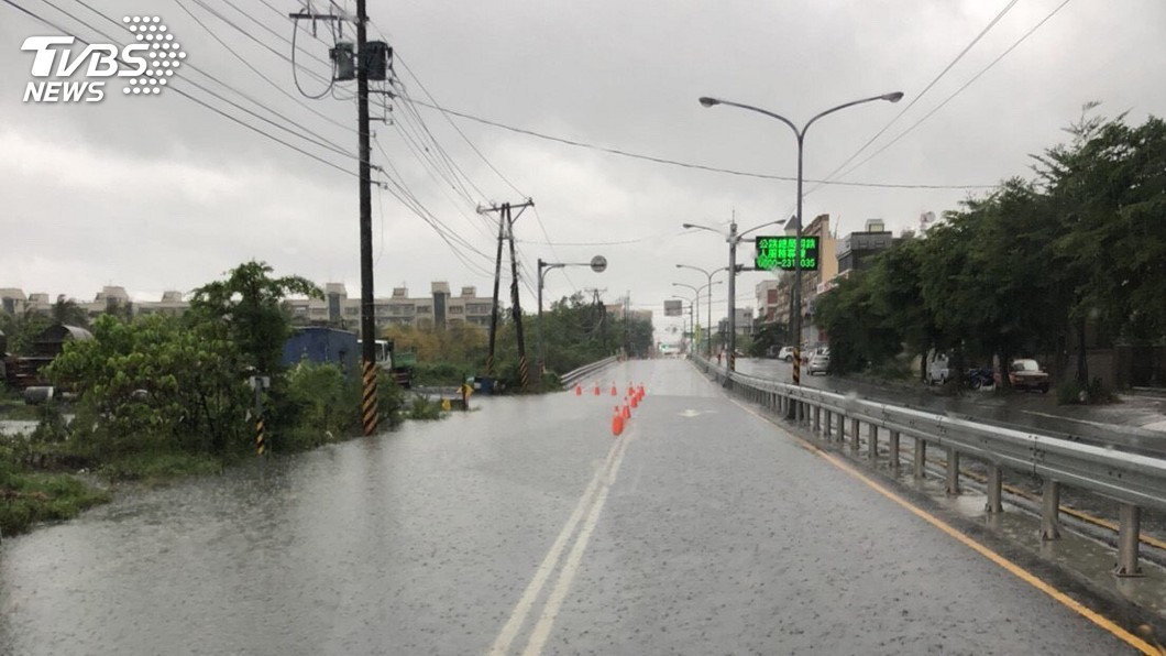 屏東部分地區仍淹水 台17線持續封閉