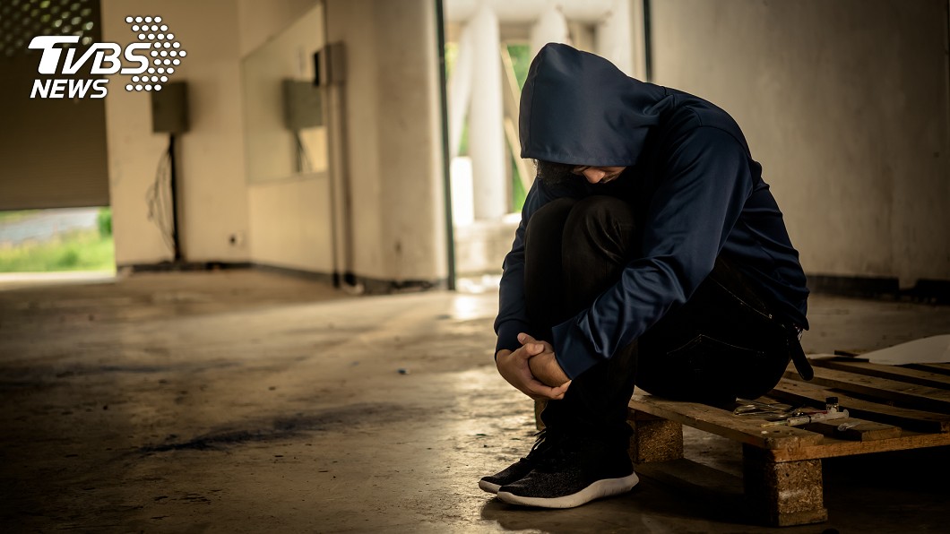 好傻好天真!為讓女友戒毒 男「以身試毒」卻回不去了