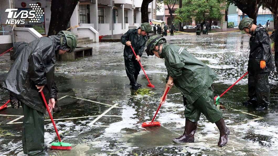 南台灣水患國軍投入救災 蔡英文:我以國軍為榮