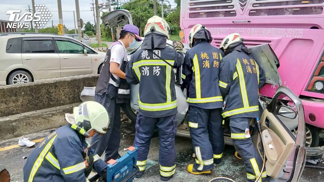 台66快速道路車禍 女傷者一度無生命跡象