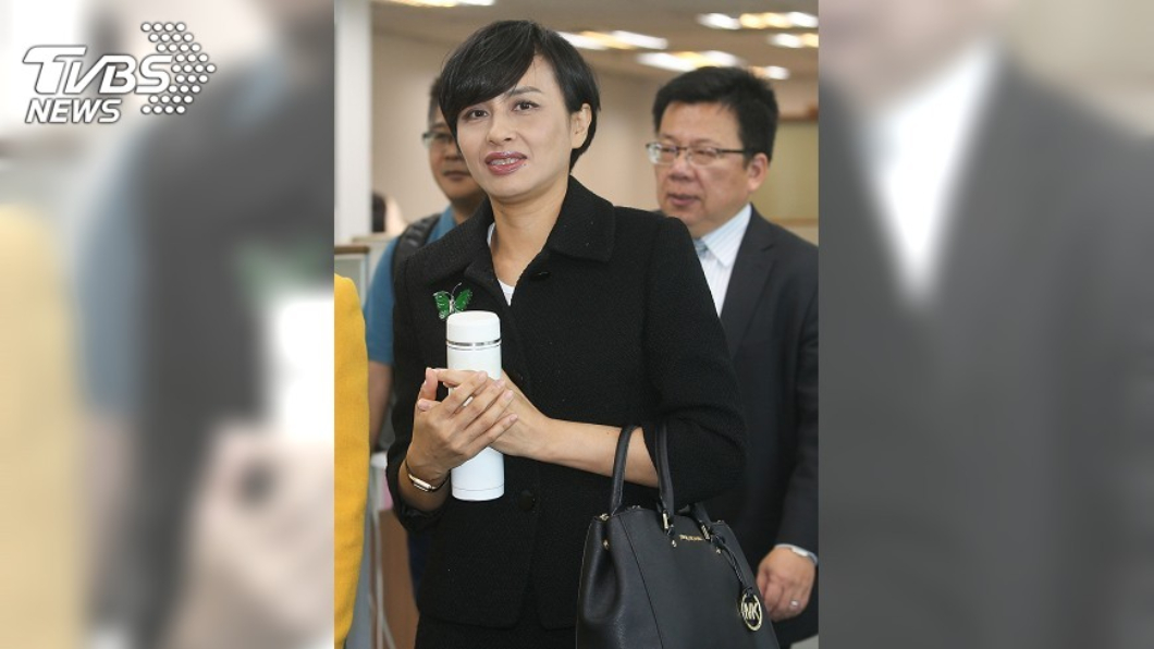 邱議瑩飛波蘭挨轟 包正豪酸「只是立委」:救災干她屁事