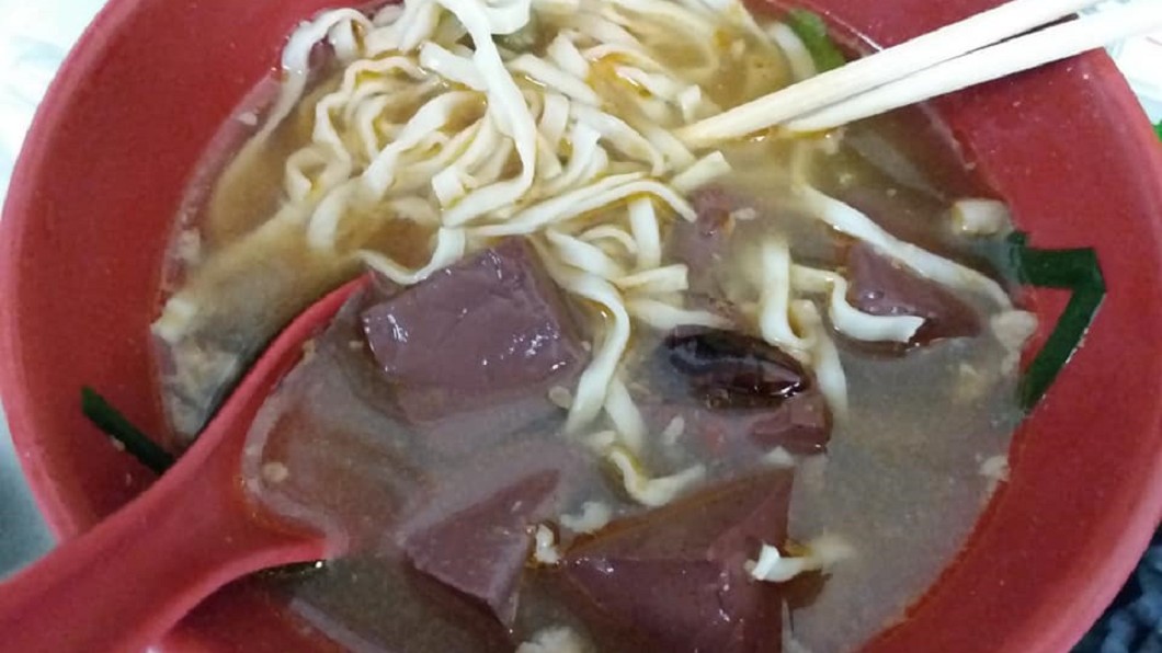 超補?她吃豬血麵被「加料」 網安慰:慶幸不是半屍