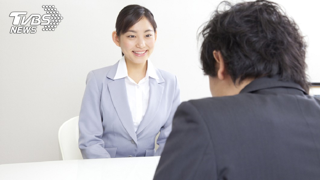 面試問「乘客拉鍊沒拉怎麼辦？」　女妙回讓主管錄取她　
