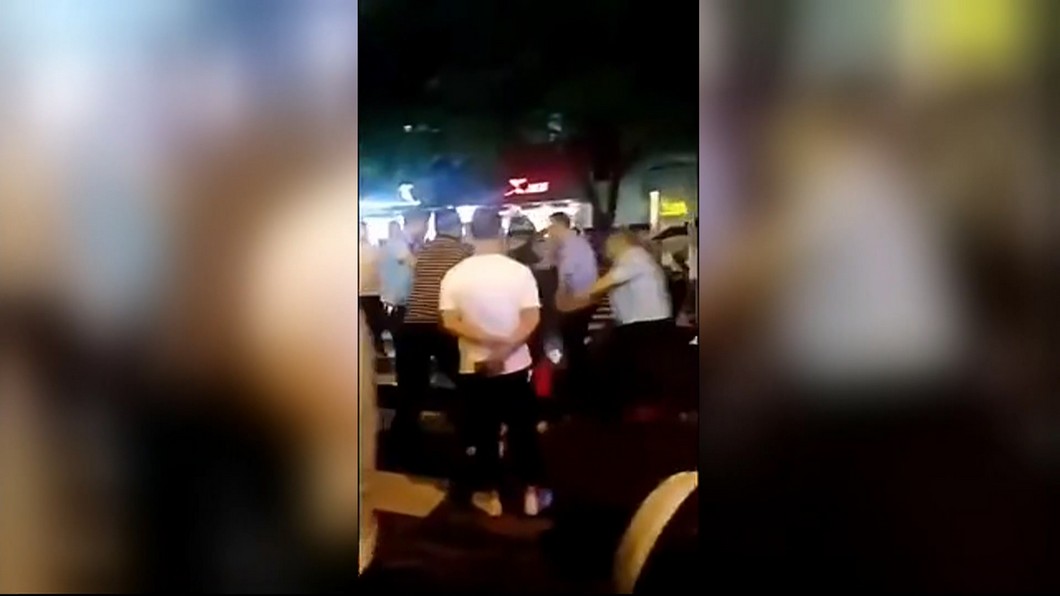 堵學校圍警局 陸校強制轉學!爆群眾事件