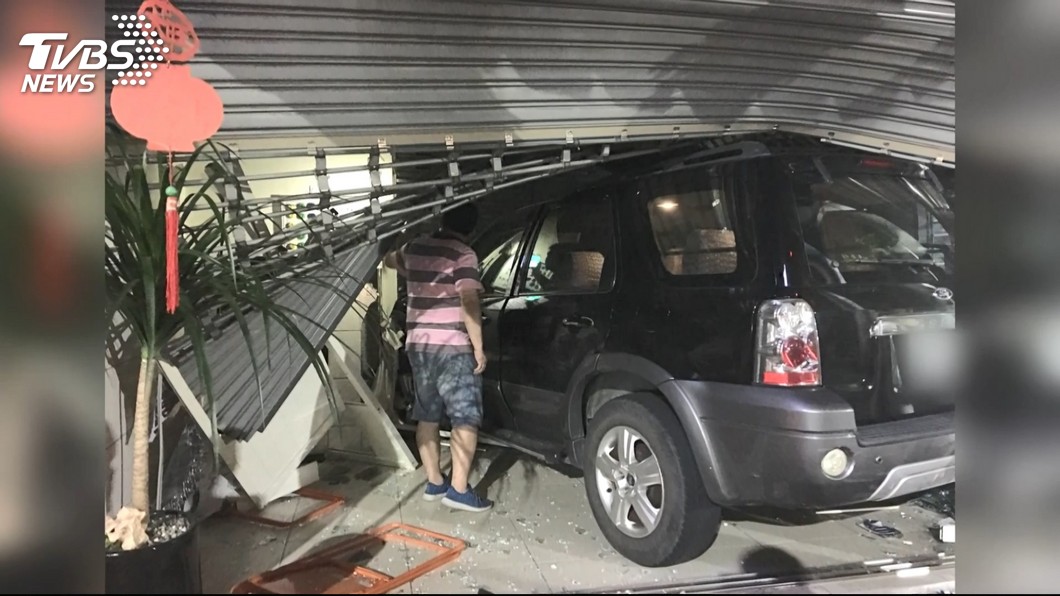 疑酒駕肇事心虛! 衝撞理髮廳送醫後落跑