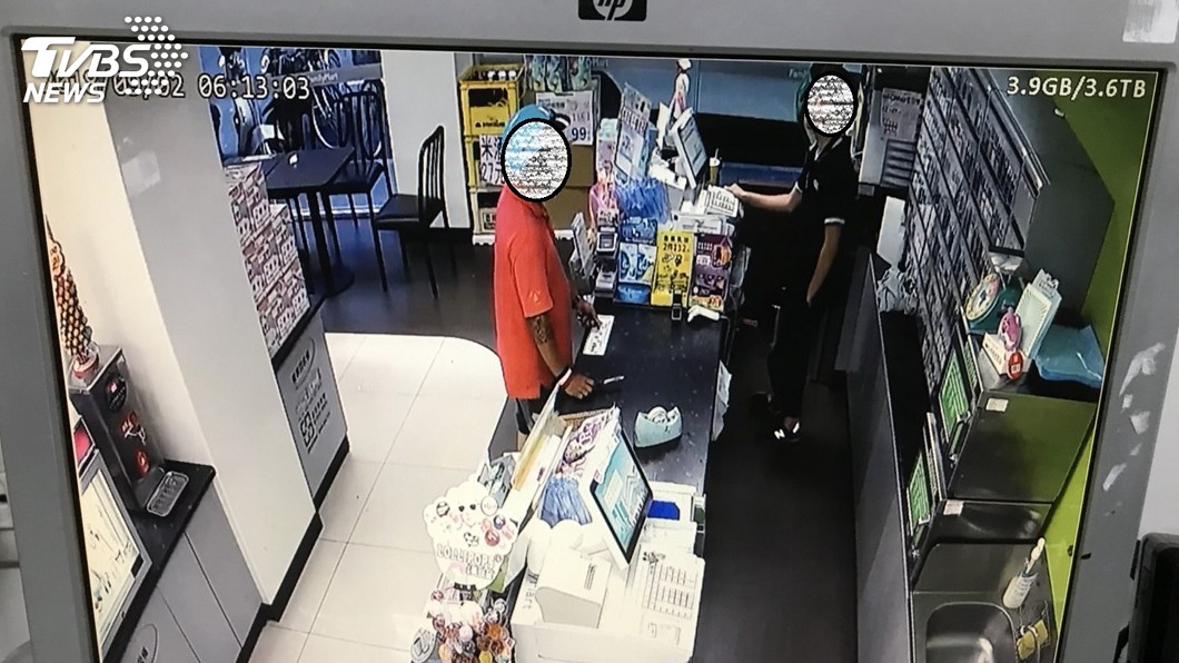 男子持刀搶超商 18歲店員用一包菸勸退