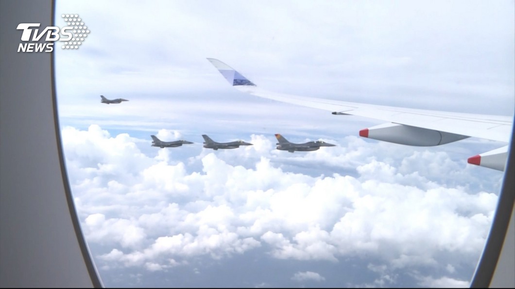 國際等級迎英雄　F-16護亞運代表團歸國