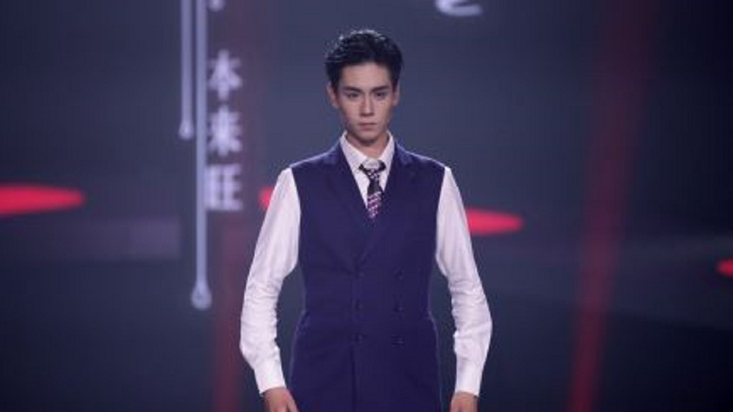 胡一天挑戰舞蹈 90秒表演小失誤不遺憾