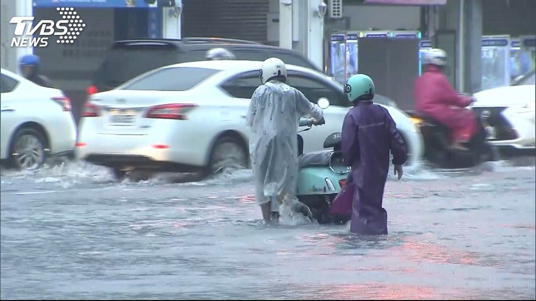 1天降10度!最強對流大片紫爆 全台大雨橫掃「2地區」最猛