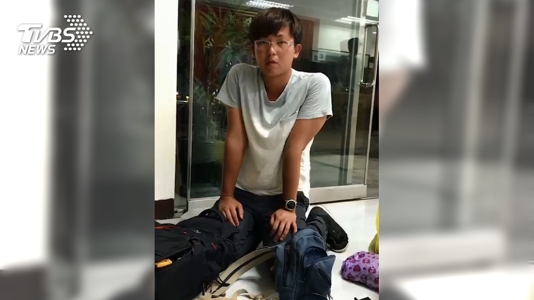 偷拍網紅被抓包 婚攝下跪道歉求饒
