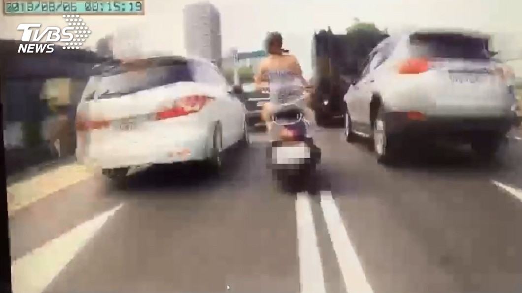 未戴安全帽拒檢 女收七張罰單 發文罵警送辦