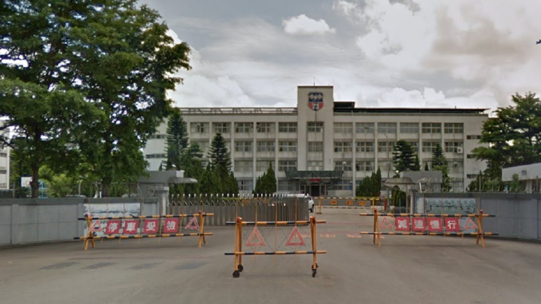 安全士官擅離崗位 潛入女軍官寢室摸大腿