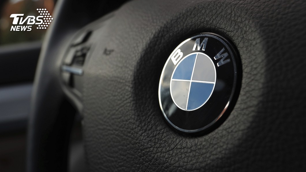 賓士、BMW齊攻電動車市場　特斯拉股價暴跌
