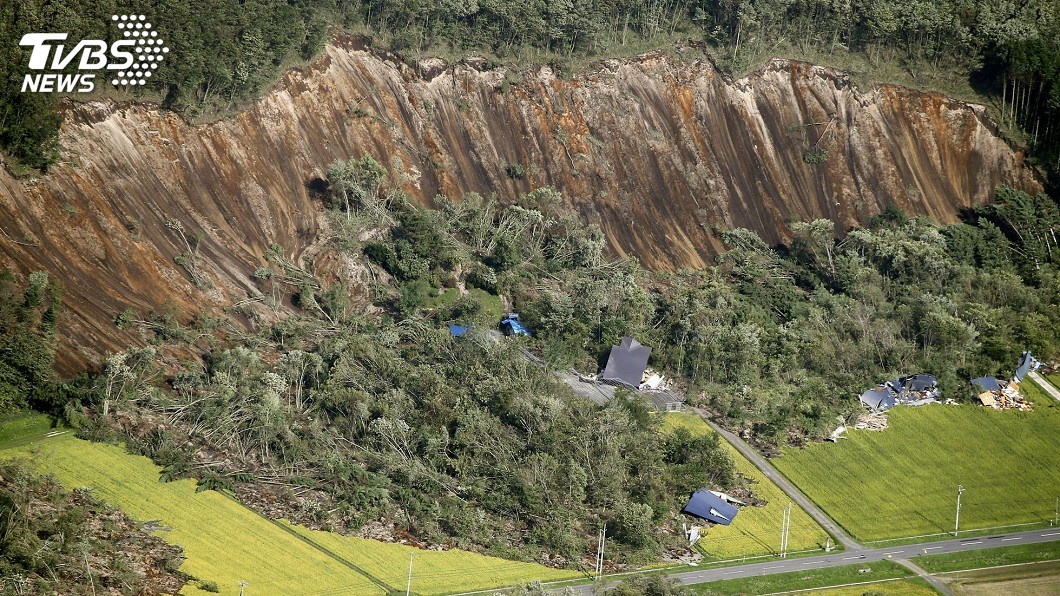 地質軟又有火山　北海道民宅遭強震震垮吞噬
