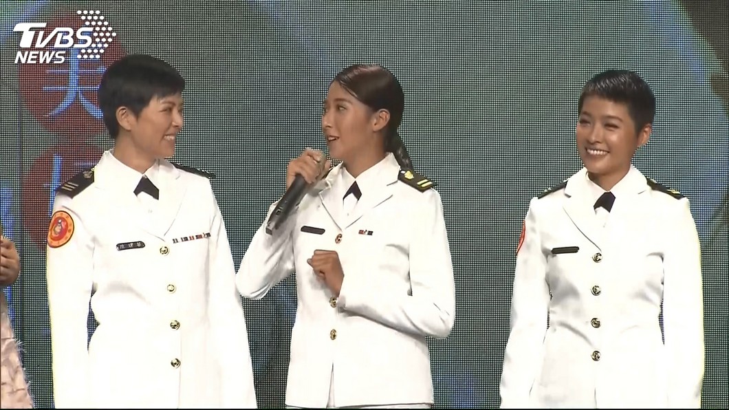 《女兵》出席慈善派對! 3女官曬成小麥色