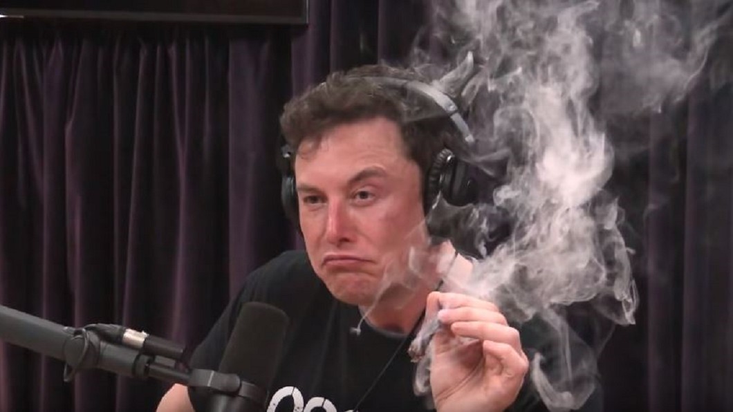 馬斯克受訪吸大麻　特斯拉股價暴跌