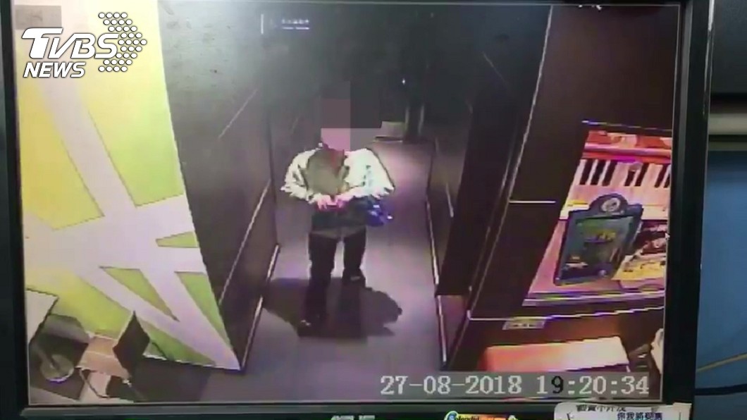 速食店驚見怪男「全身脫光」躲女廁 女童開門嚇哭
