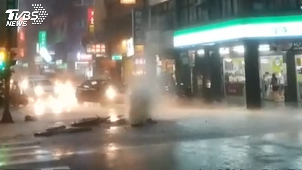 災情彙整/暴雨猛炸北北基 多處馬路變小河