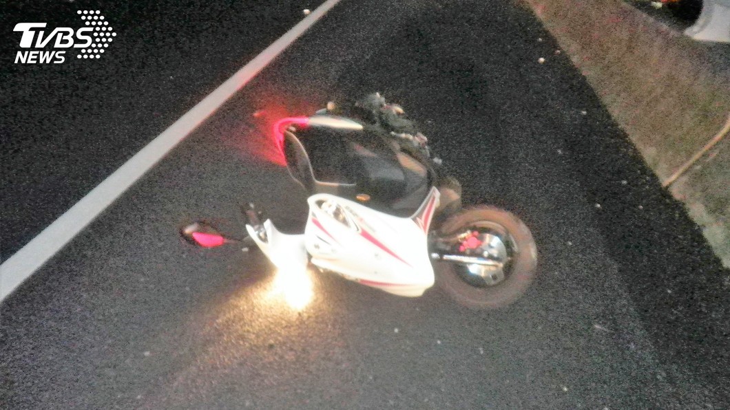 機車逆向闖國道 擦撞大貨車騎士當場慘死