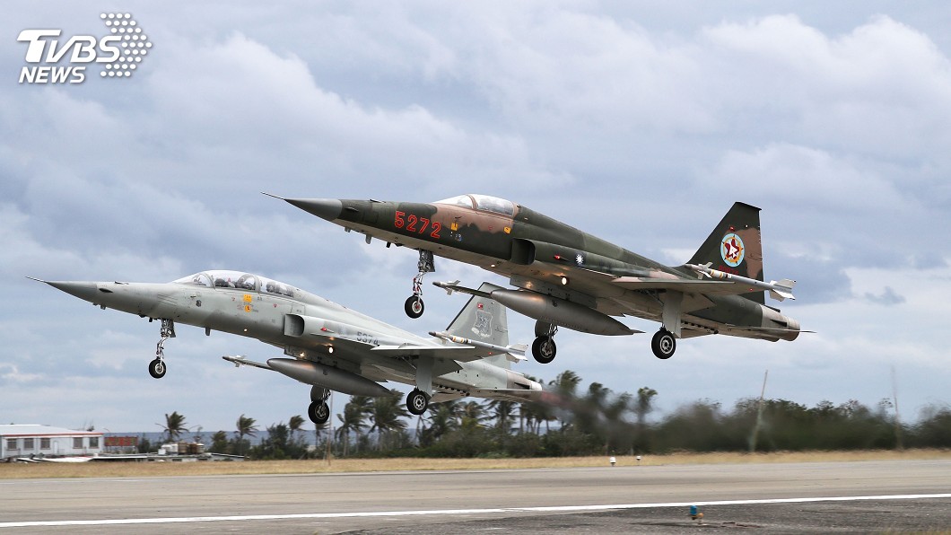 疑用「翻修胎」釀F-5戰機爆胎 空軍:與事實不符