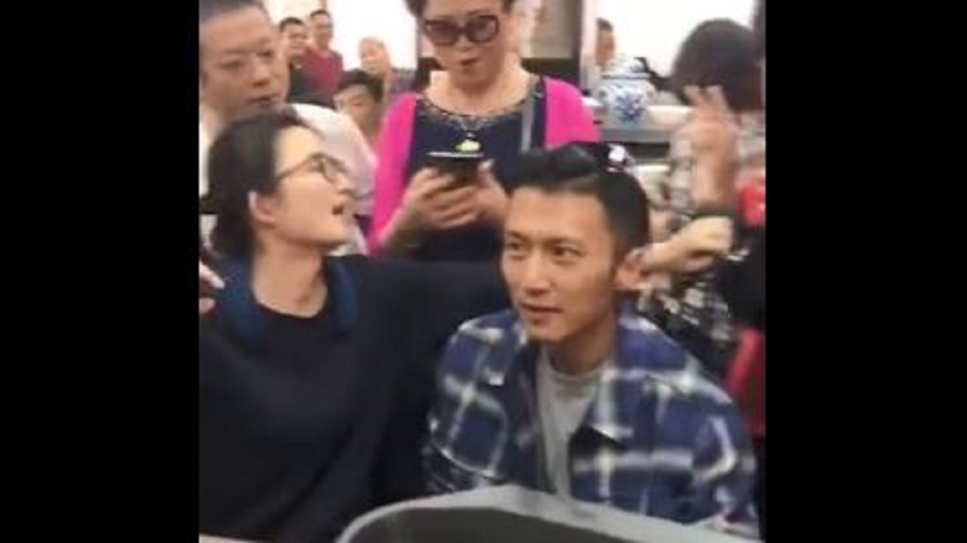 跨界廚師一掃冷酷! 謝霆鋒吃路邊攤超親切