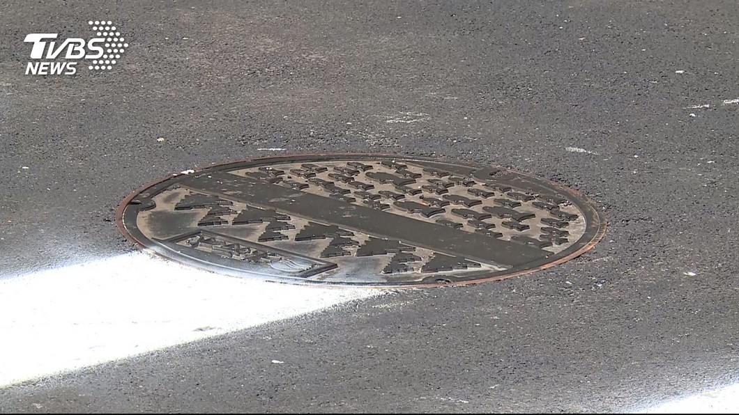 為何人孔蓋多設在機慢車道？內行揭背後真相