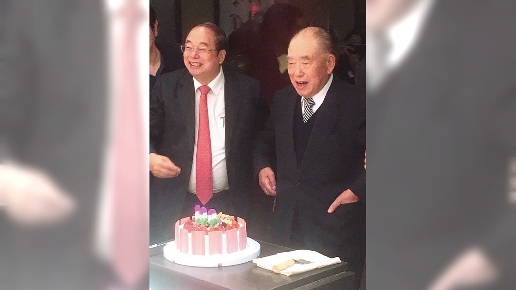 【新新聞】人生滿百 郝柏村仍打球游泳、打麻將