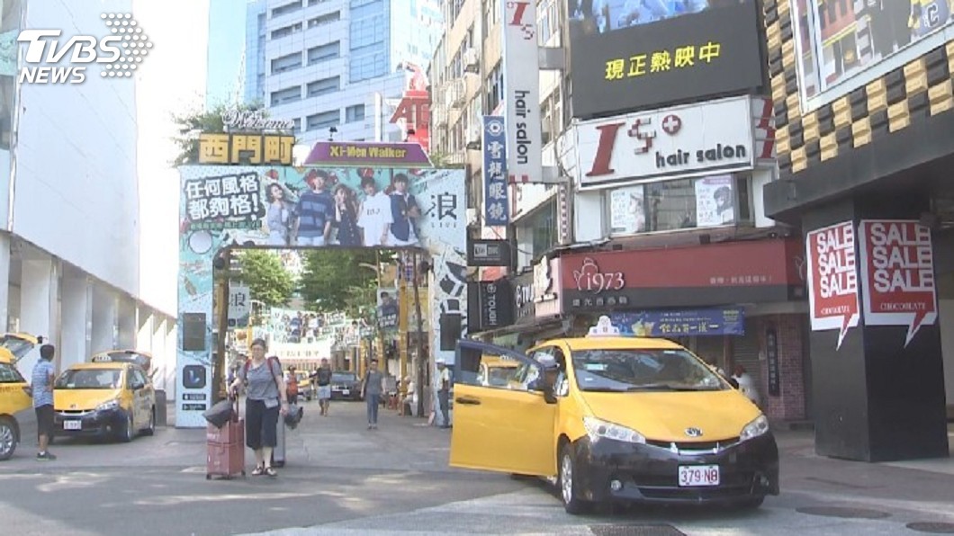 西門町內強迫推銷愛心筆　警：恐違反社維法