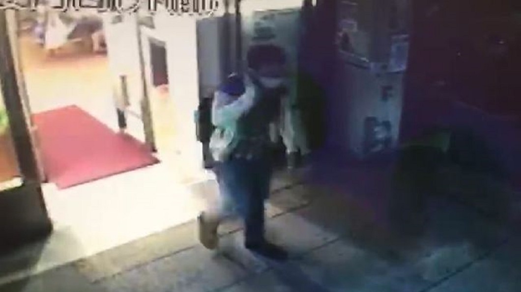 國中女圖書館遇陌生男摸肩 險遭拉牆角性騷擾