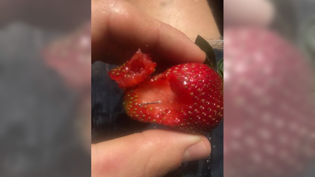 疑前員工報復!草莓藏暗針 男吞下肚腹劇痛送醫