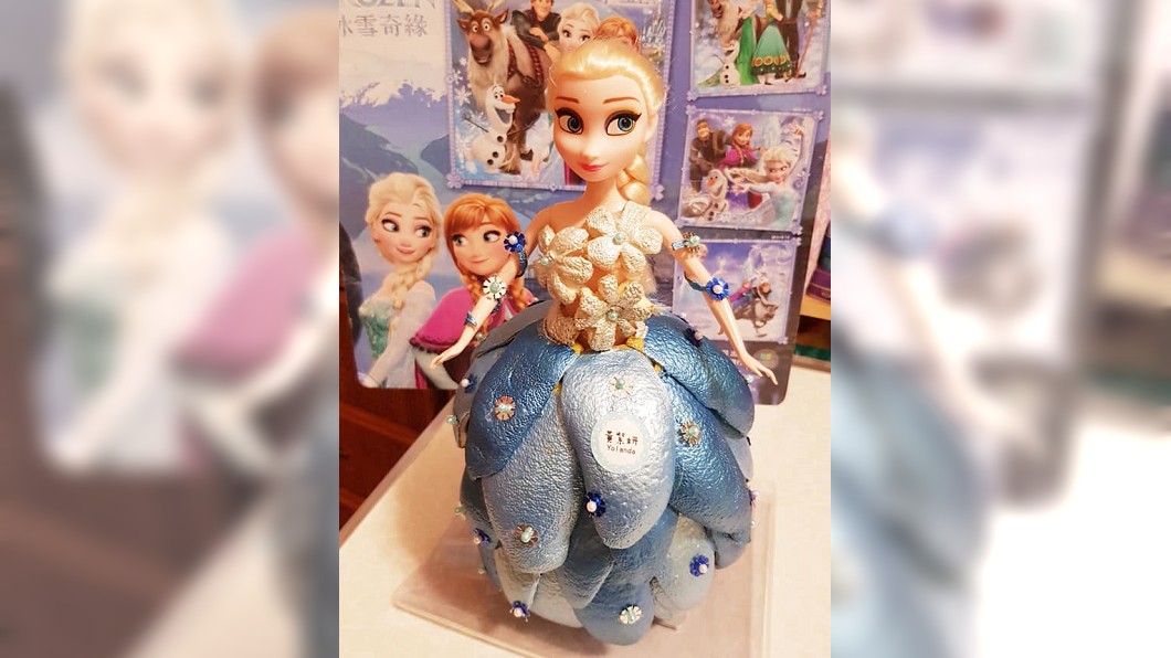 跪了!柚子皮華麗變身Elsa禮服 萬能媽只花155元