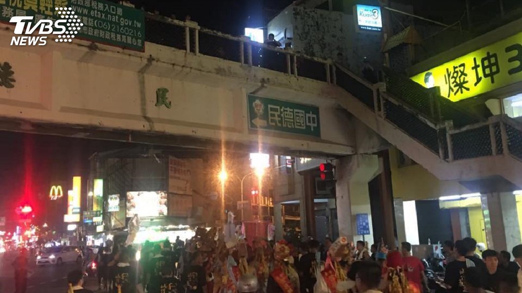 好兄弟逗留人間 縣城隍爺「夜巡抓鬼」衝天橋壓煞
