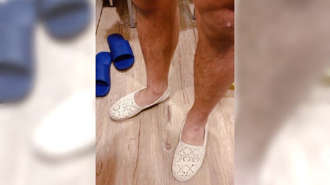 女鞋太小…飛毛腿男友「穿上跳跳跳」 她笑:變舒服了