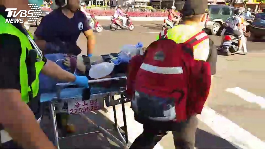 快訊/疑情侶吵架跳樓!男墜捷運新埔站無生命跡象